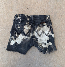 Load image into Gallery viewer, VINTAGE WRANGLERS SHORTS - girls 12
